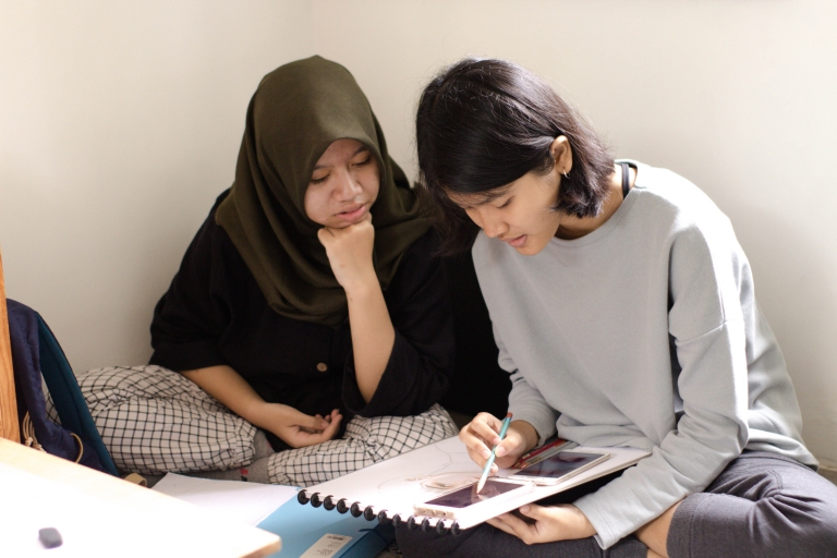 BERENCANA DAN BERGERAK (ACTION)