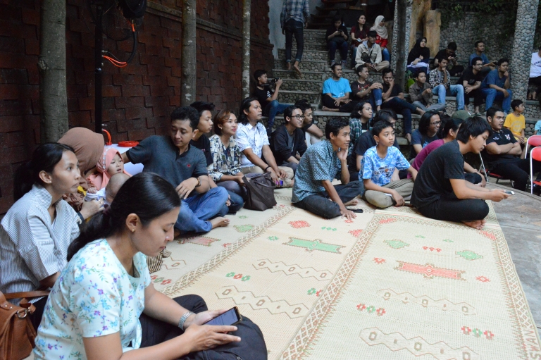 Bagaimana orang dewasa menaklukkan hati remaja