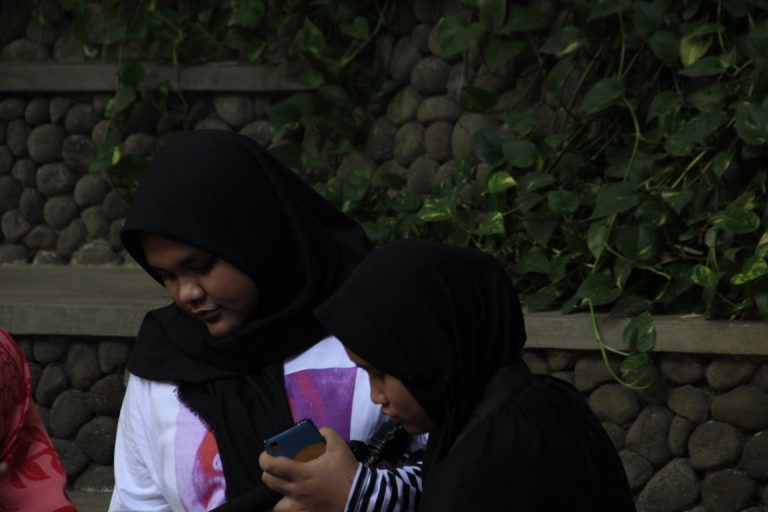 ANTARA BAIK DAN BENAR