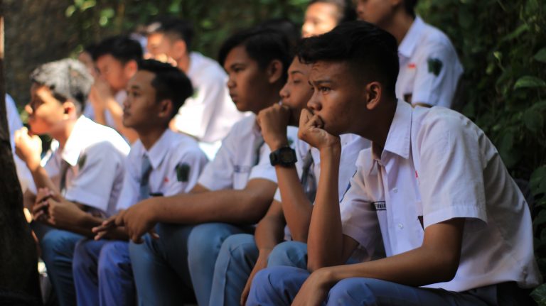 MENCEGAH KEJAHATAN SOSIAL INTERNET DENGAN MEMBANGUN EMPATI DAN KESADARAN