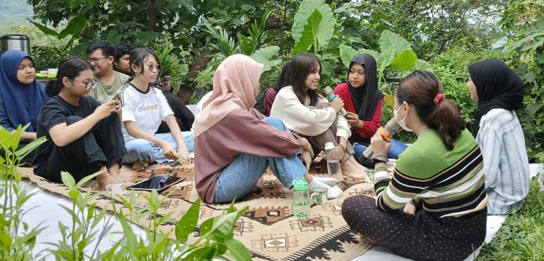 Mendorong Remaja Berorganisasi atau Aktif di Komunitas untuk Membangun Jiwa Kepemimpinan dan Empati Sosial
