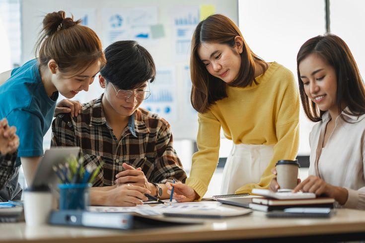 Berhenti Ngecilin Diri Sendiri: Saatnya Berani Jadi Versi Terbaikmu