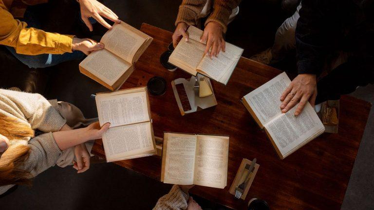 Guru Terbaik Itu Bukan Cuma Buku, Tapi Keterbukaan Diri